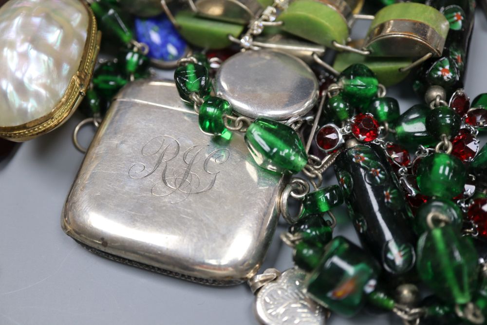 Assorted jewellery including costume and silver.